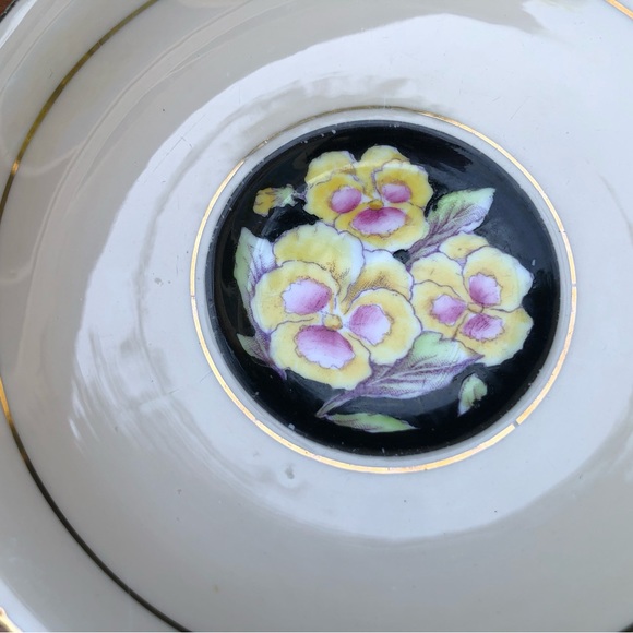 Paragon Double Warrant Tea Cup Saucer Pansies Pansy Black England HM Que… - Picture 9 of 11